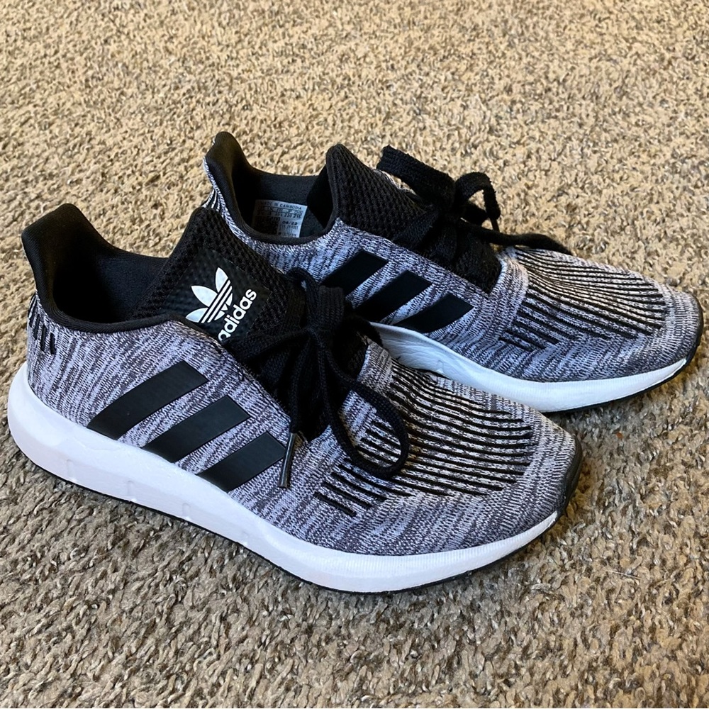 Adidas Swift Run 1.0 Shoes
Kids Size 3.5 Black Gray White